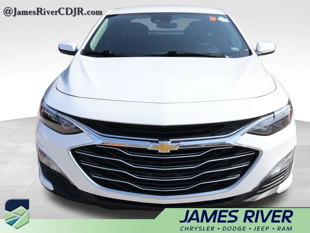 Used 2024 White Chevrolet LT image 7