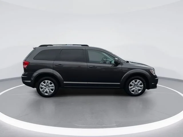 Used 2018 Gray Dodge SE image 9