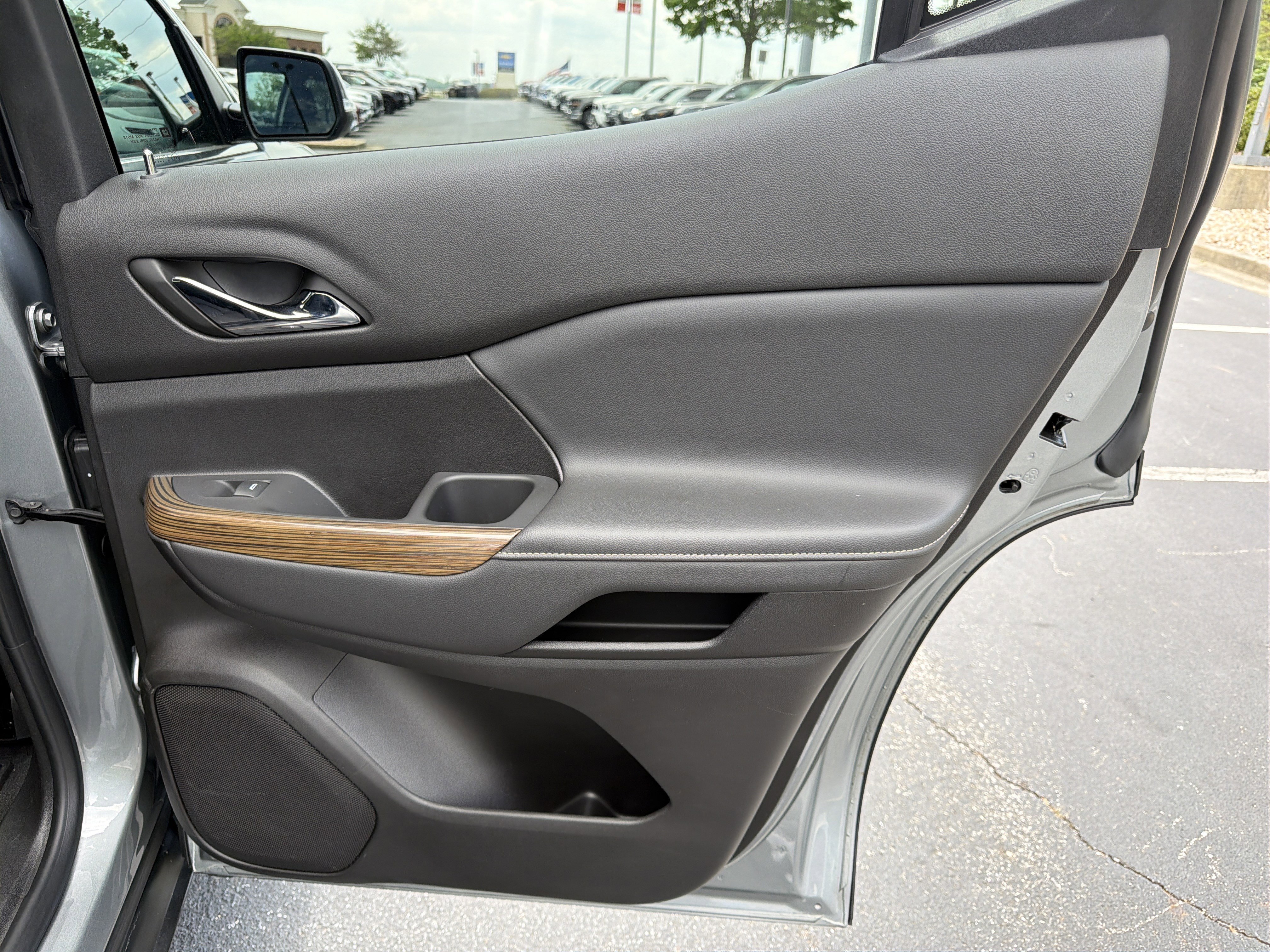 Used 2023 Sterling Metallic GMC SLE image 16