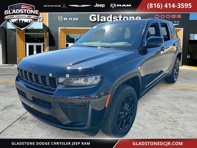 New 2026 Diamond Black Crystal Pearl-Coat Exterior Paint Jeep Laredo Altitude image 1