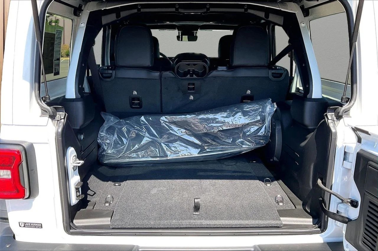 New 2026 Bright White Clear-Coat Exterior Paint Jeep Moab 392 image 23