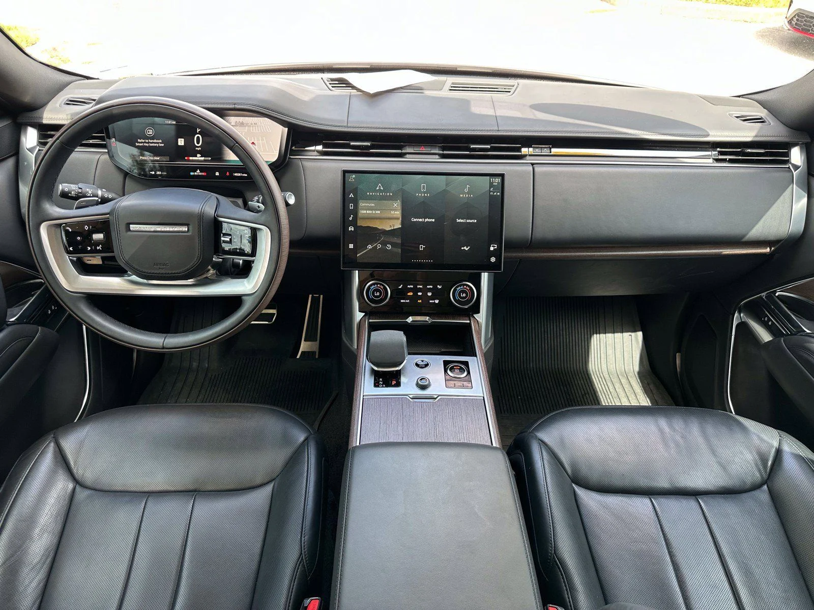 Used 2023  Land Rover SE image 13