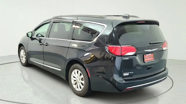 Used 2017 Black Chrysler Touring L image 9