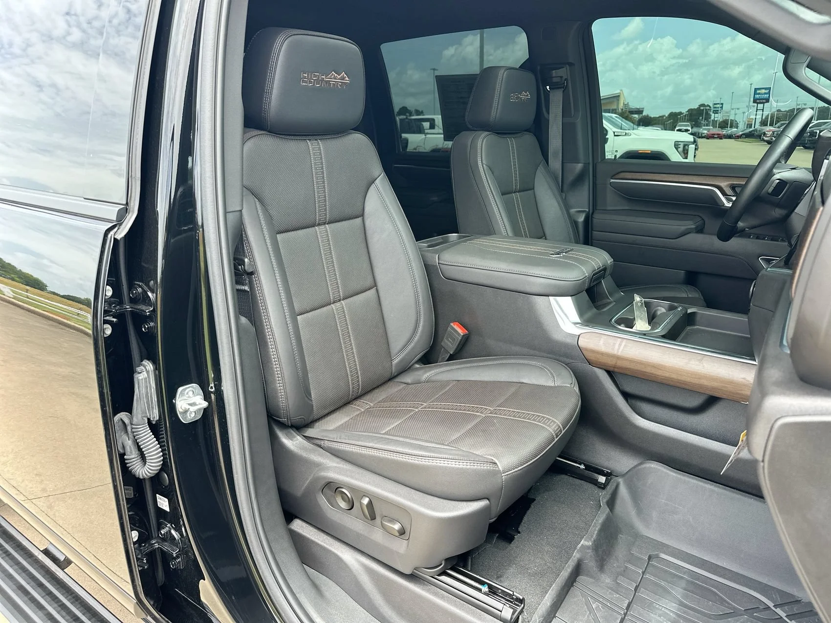 Used 2025 Black Chevrolet High Country image 26