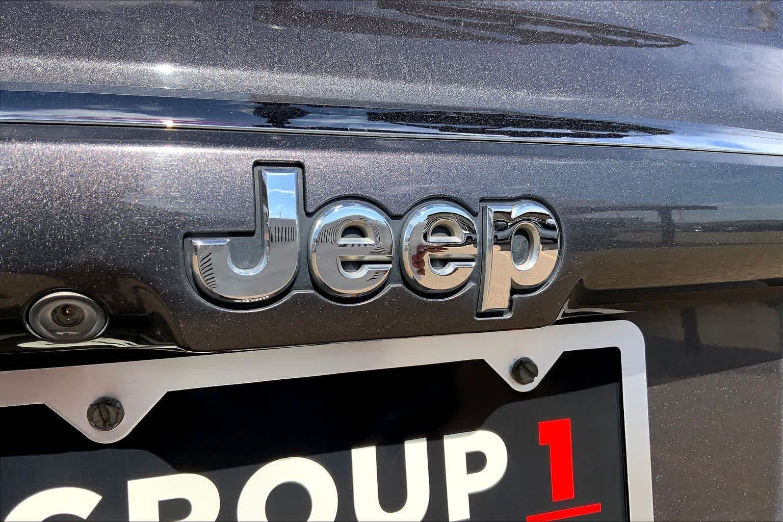 Used 2016 Granite Crystal Metallic Clearcoat Jeep High Altitude Edition image 29