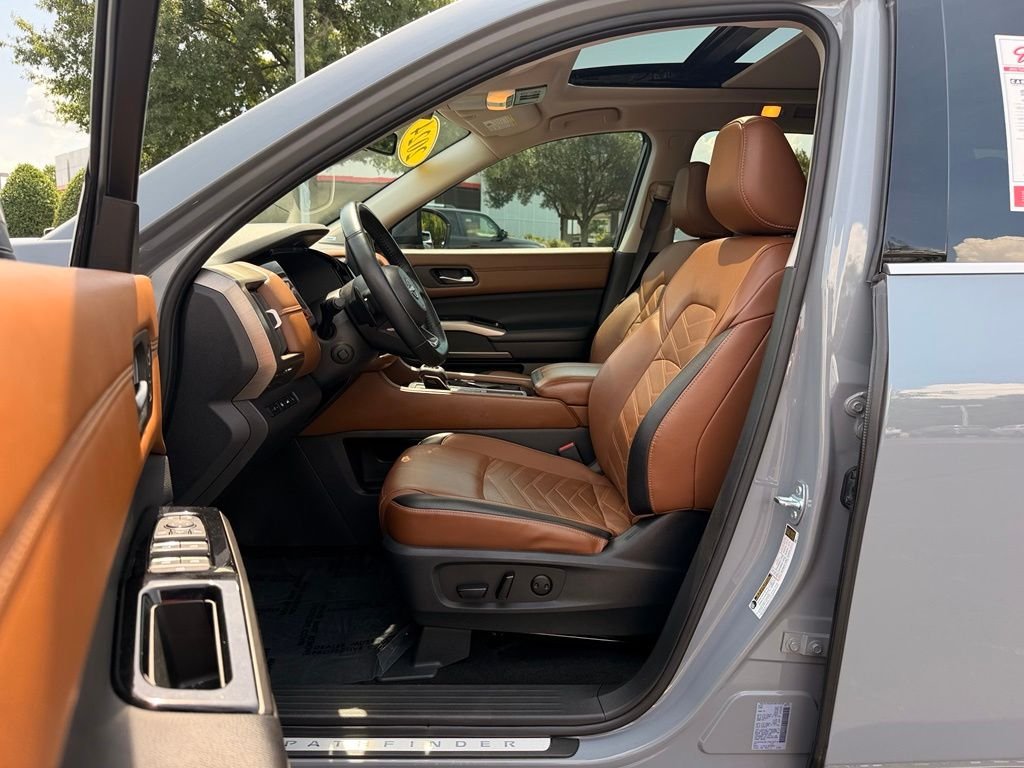 Used 2024 Gray Nissan Platinum image 27
