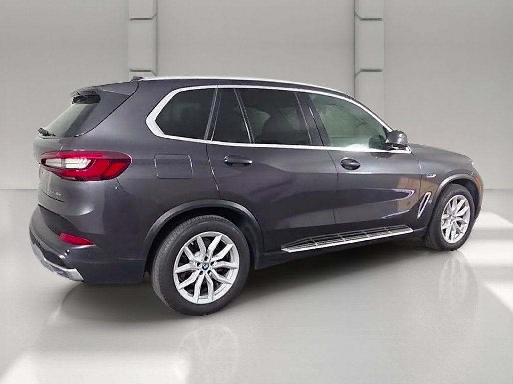 Certified Used 2022 Dark Graphite Metallic BMW xDrive45e image 38
