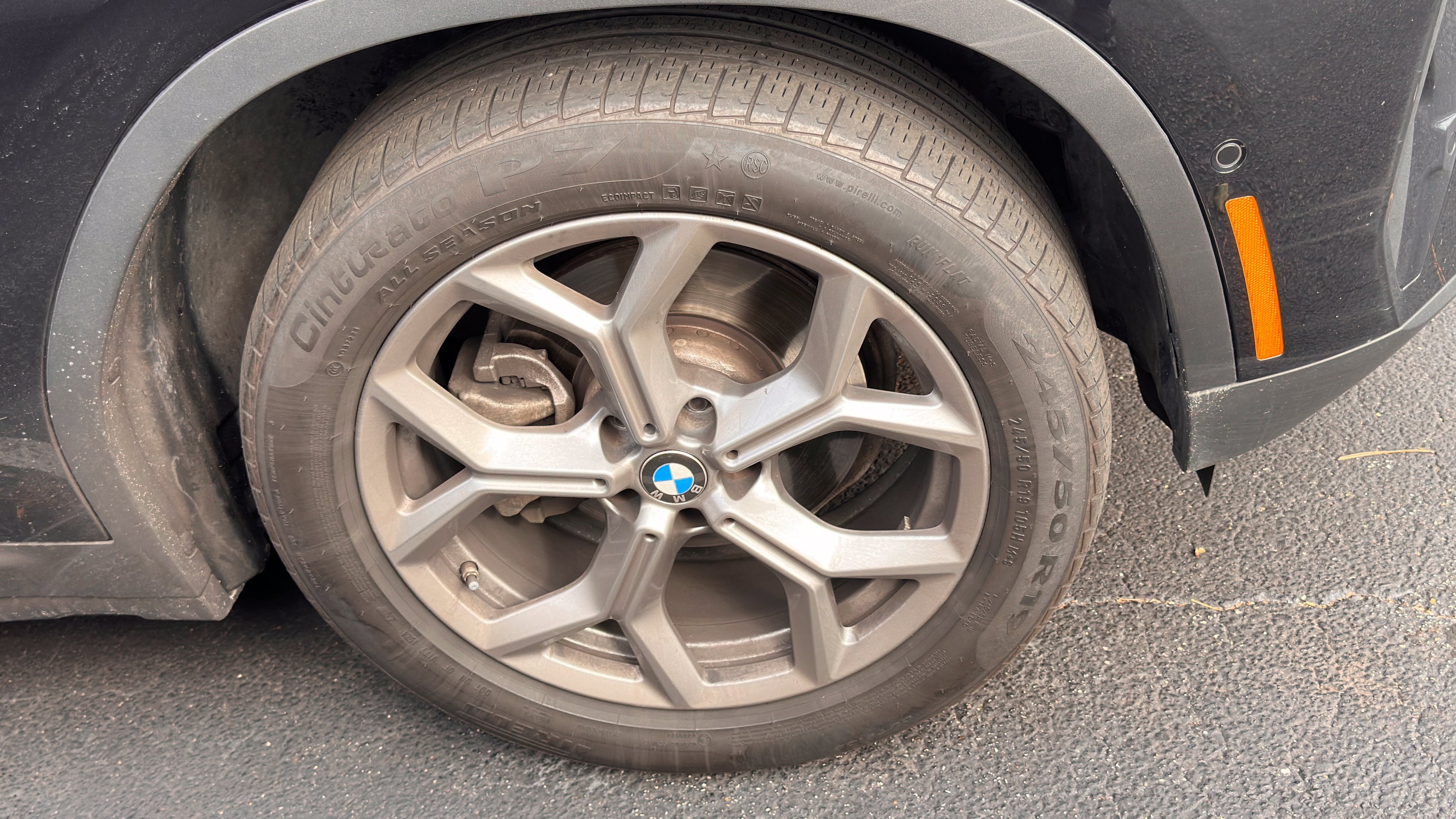Used 2024 Black Sapphire Metallic BMW xDrive30i image 4