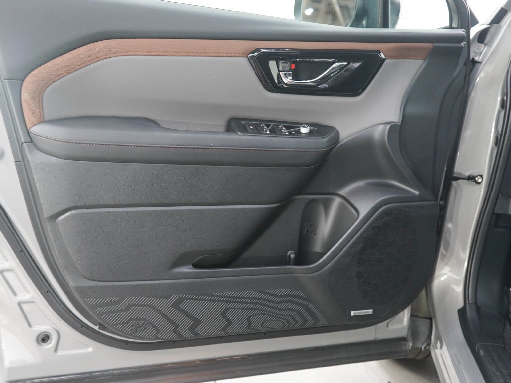 Used 2025 River Rock Pearl Subaru Sport image 19