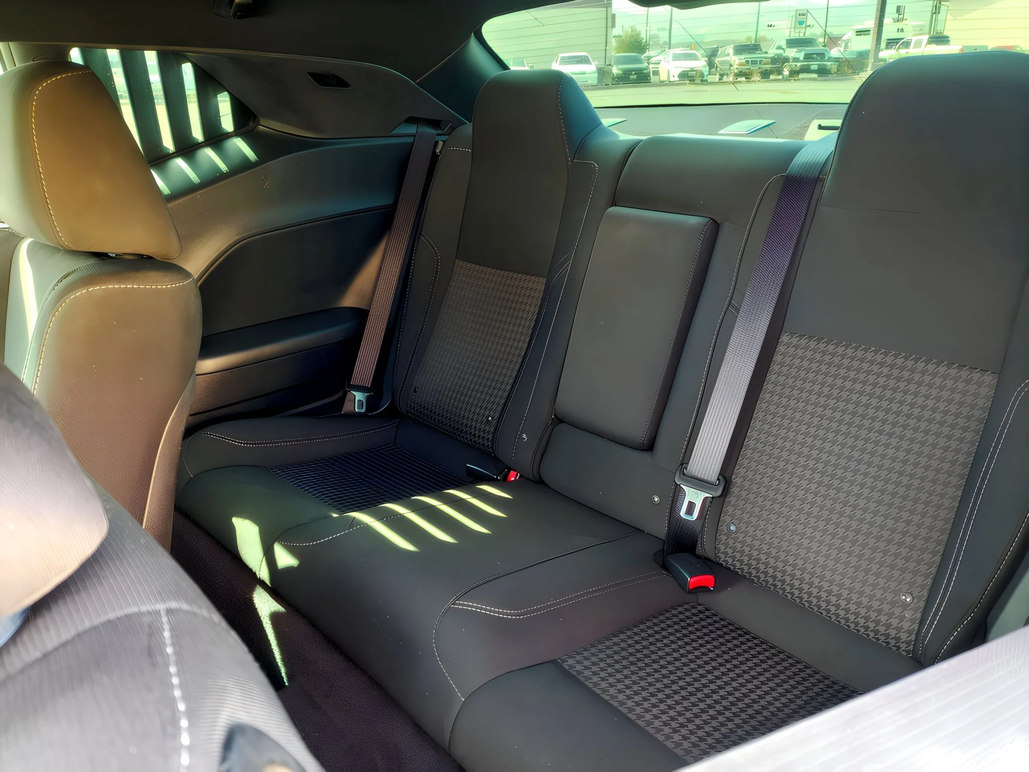 2016 Dodge Challenger SXT - Photo 26