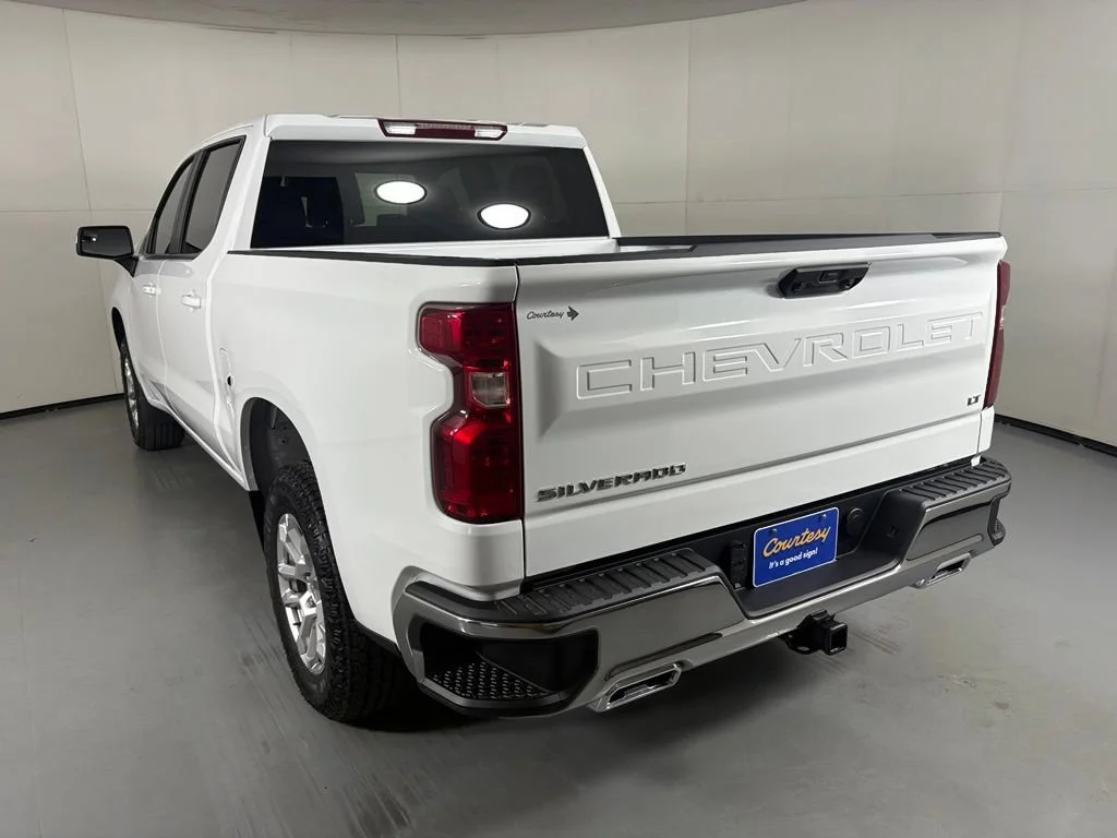 New 2026 Summit White Chevrolet LT image 7