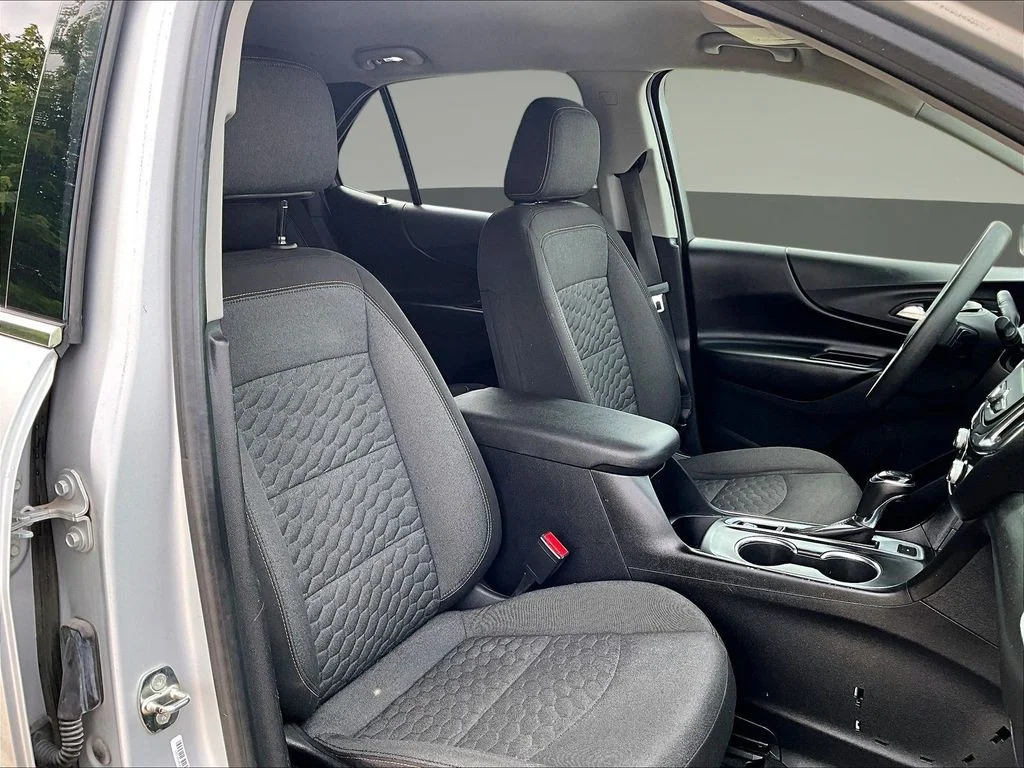 Used 2018 Silver Chevrolet LT image 33