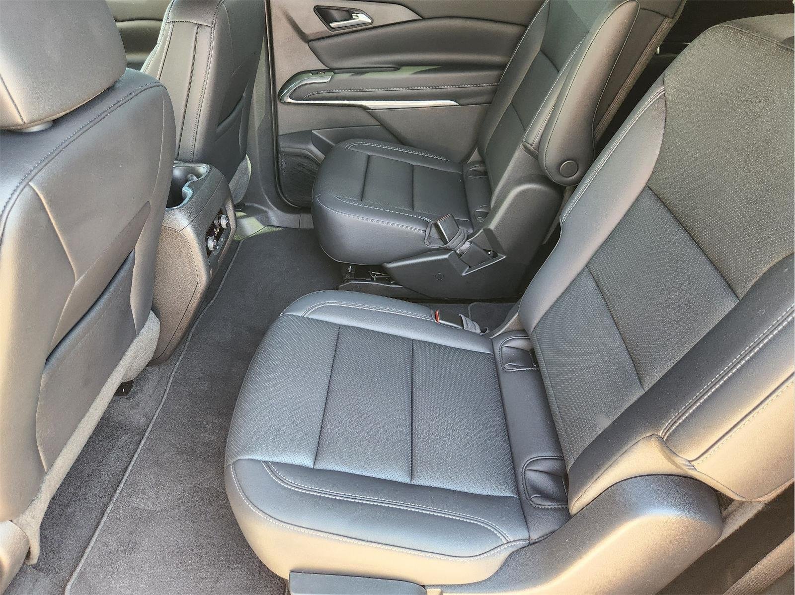 2026 Chevrolet Traverse photo 30 of 34
