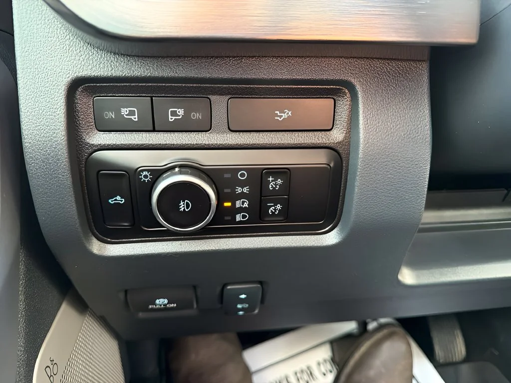 Used 2024 Star White Metallic Tri-Coat Ford Lariat image 20