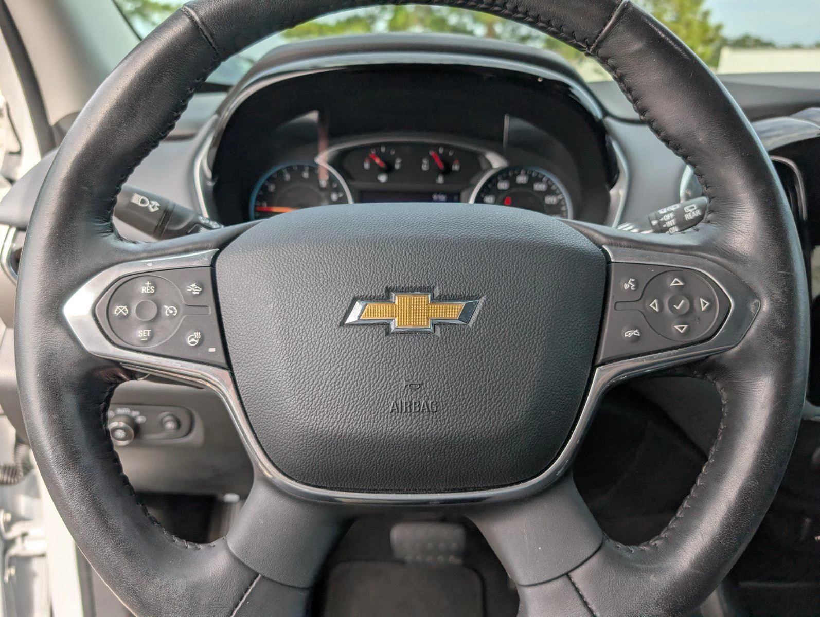 Used 2020 IRIDESCENT PEARL TRICOAT Chevrolet LT Leather image 24