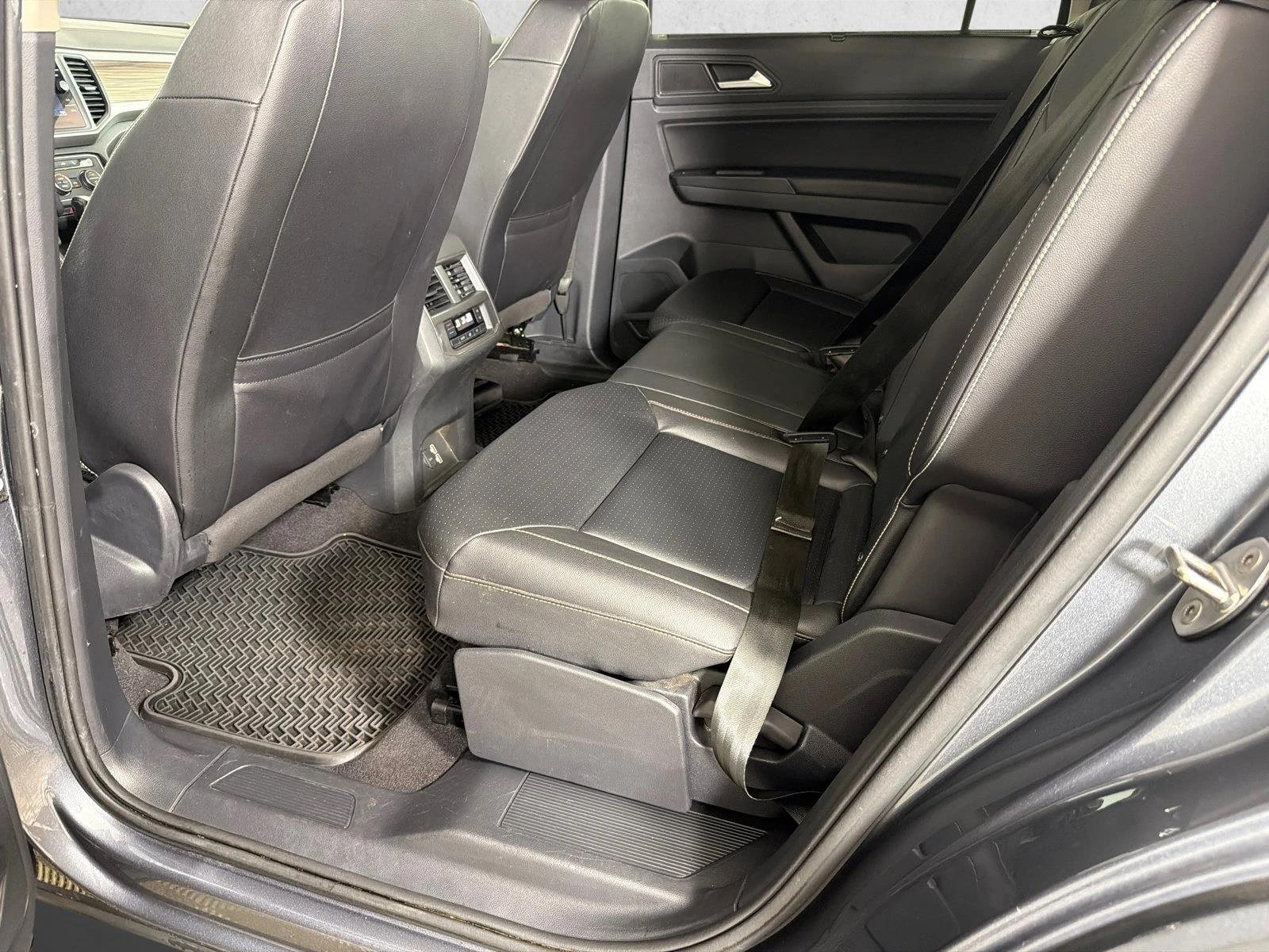 Used 2021 Silver/Gray Volkswagen 2.0T SE image 21