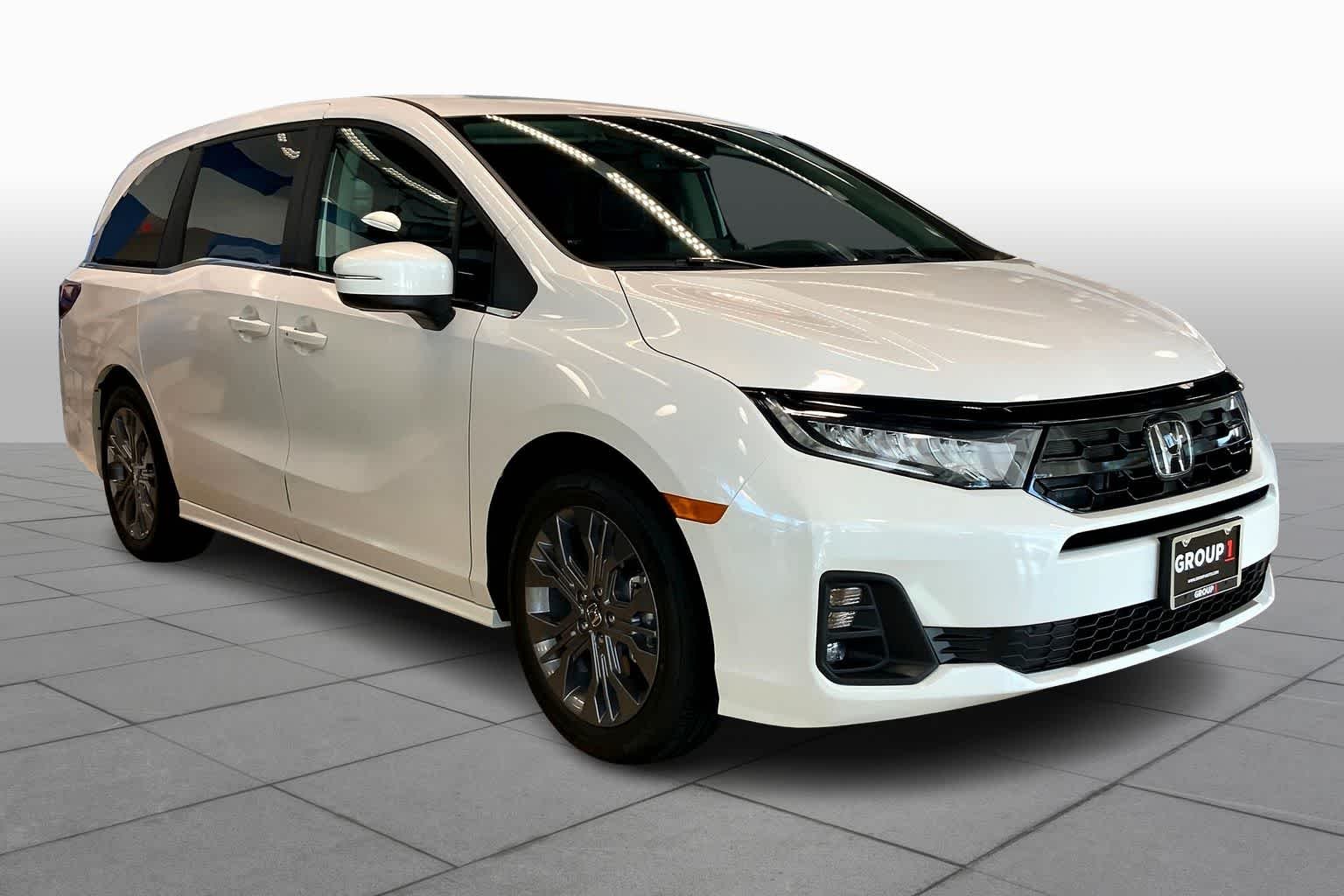 New 2026 Platinum White Pearl Honda Touring image 2