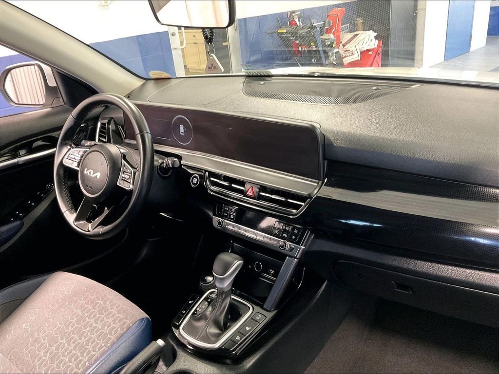 Used 2024 White Kia S image 14