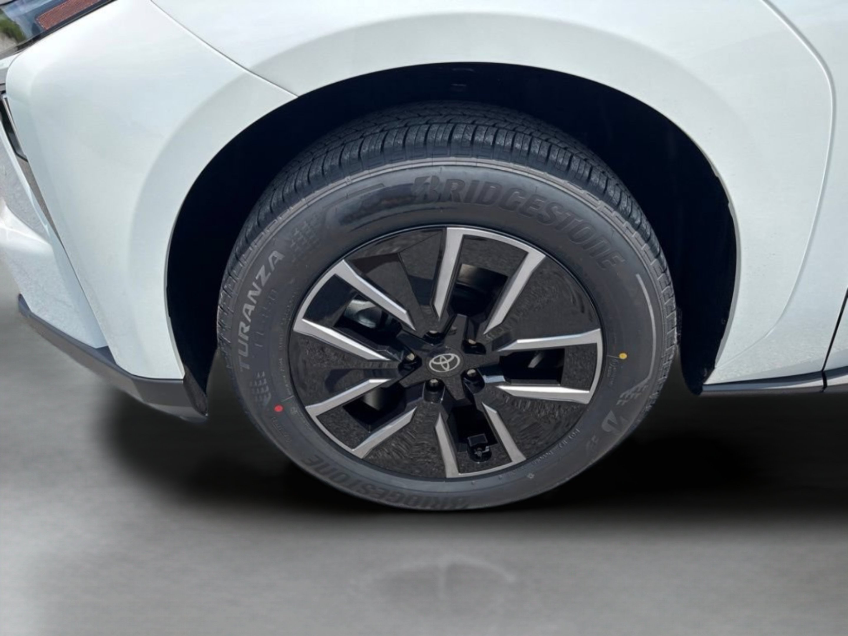 New 2026 Wind Chill Pearl Toyota XLE image 23