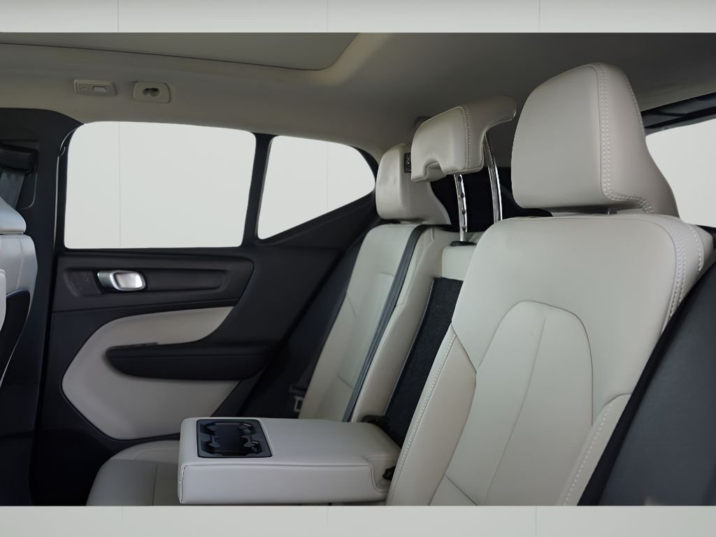 2026 Volvo XC40 Plus - Photo 21