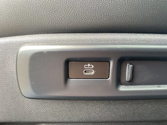 Used 2019 Black BMW xDrive40i image 33
