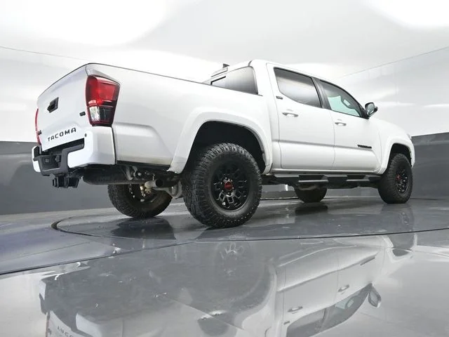 Used 2022 White Toyota SR5 image 44