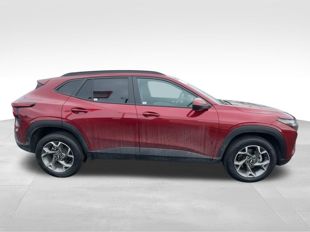 2025 Chevrolet Trax LT - Photo 9