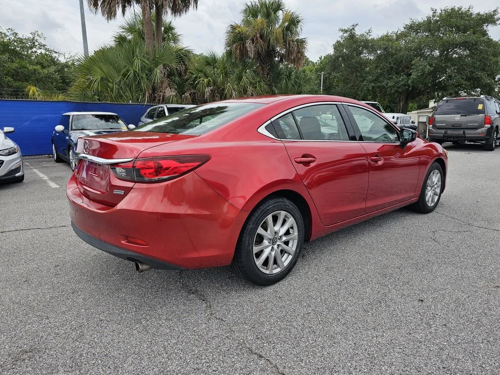 Used 2015 Red Mazda i Sport image 3