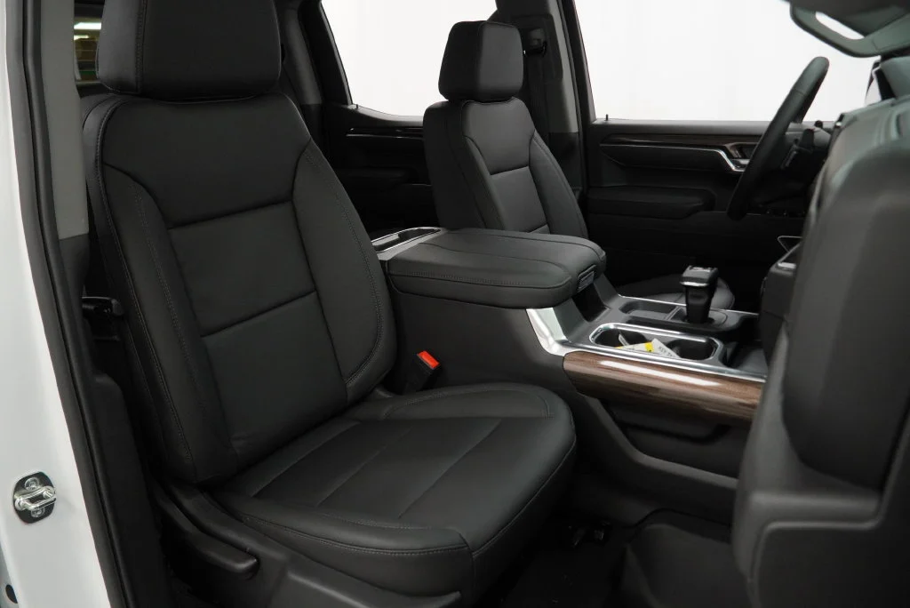 New 2026 Summit White Chevrolet RST image 28