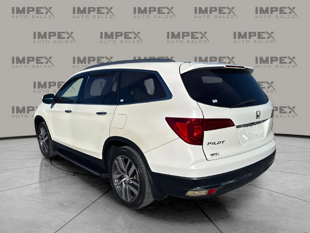 Used 2017  Honda Touring image 3