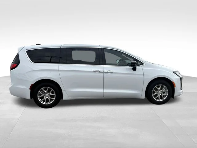 New 2027 Bright White Clear-Coat Exterior Paint Chrysler Select image 9