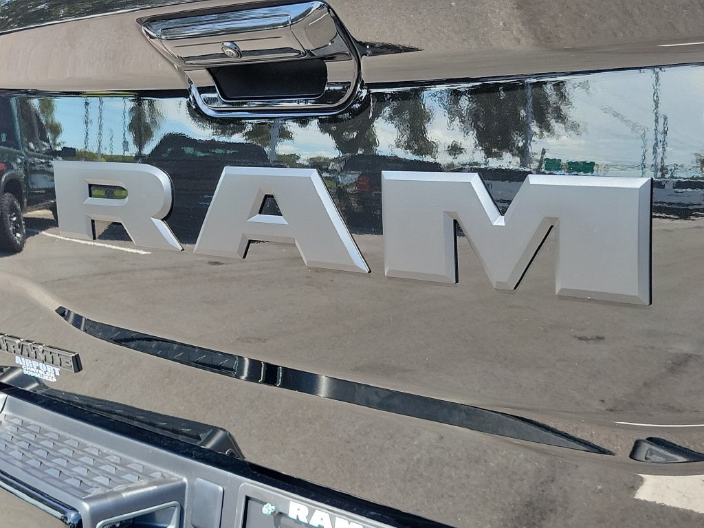 New 2027 Diamond Black Crystal Pearl-Coat Exterior Paint RAM Laramie image 6