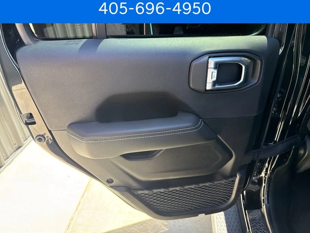 Pre-Owned 2022 Jeep Gladiator Overland