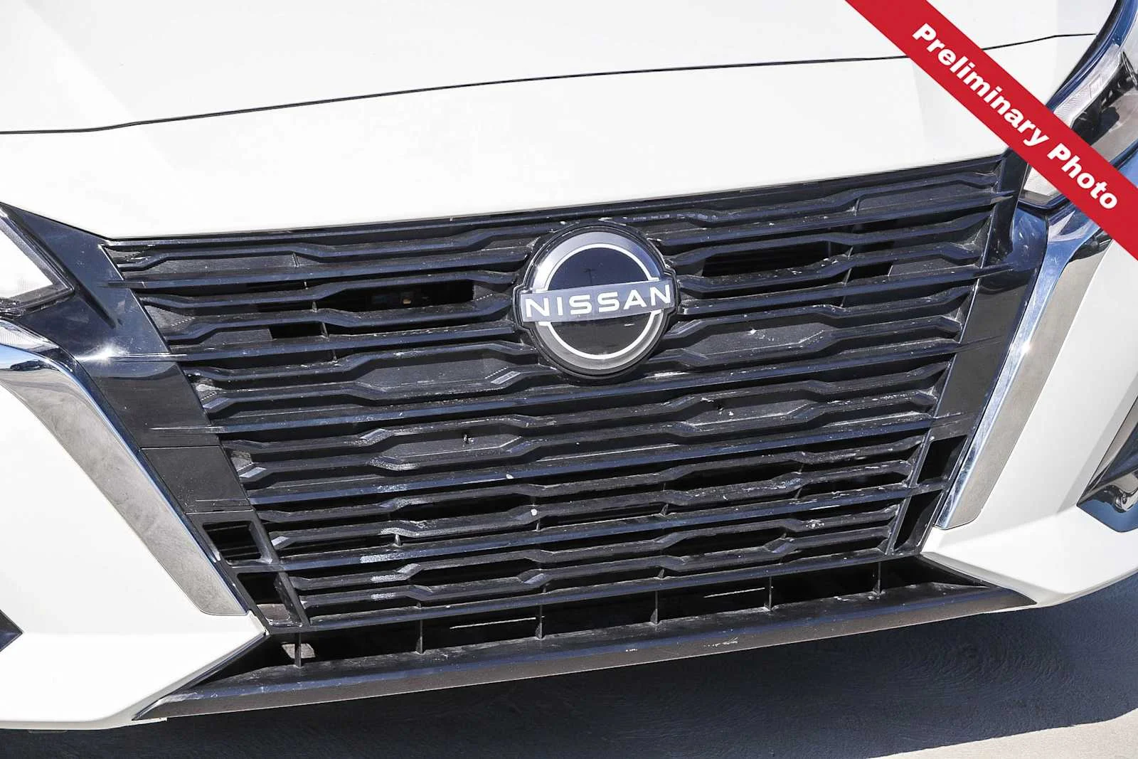 Used 2025 Glacier White Nissan S image 5
