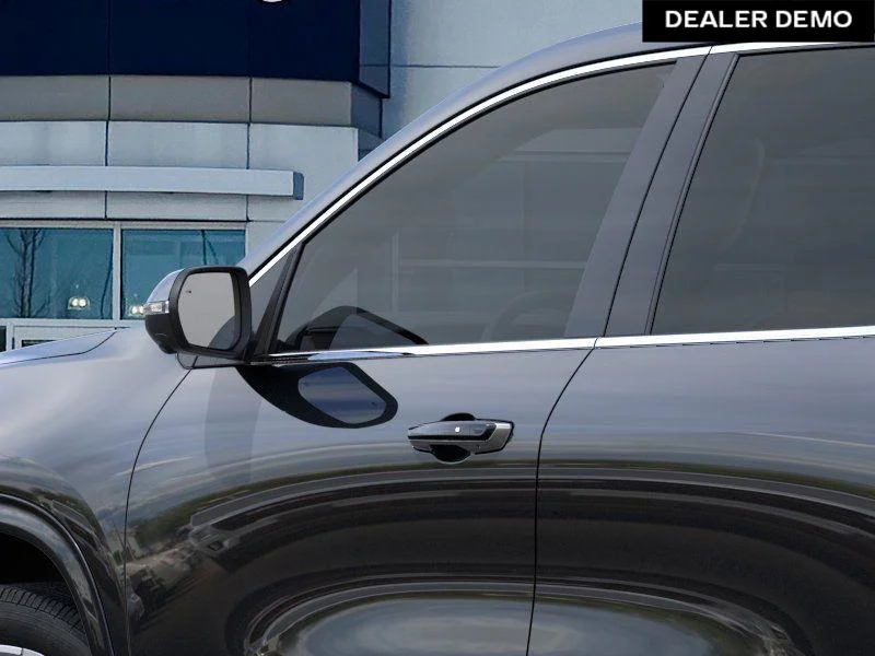 Used 2025  GMC Denali image 12