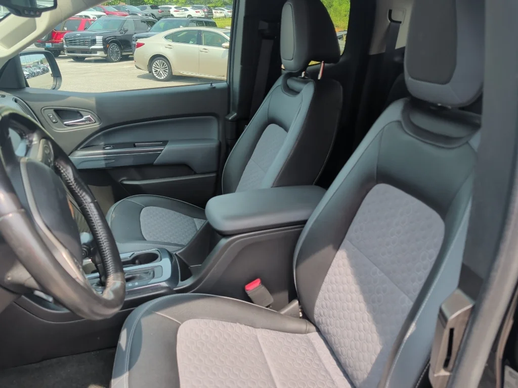 Used 2016 Black Chevrolet 4WD Z71 image 10