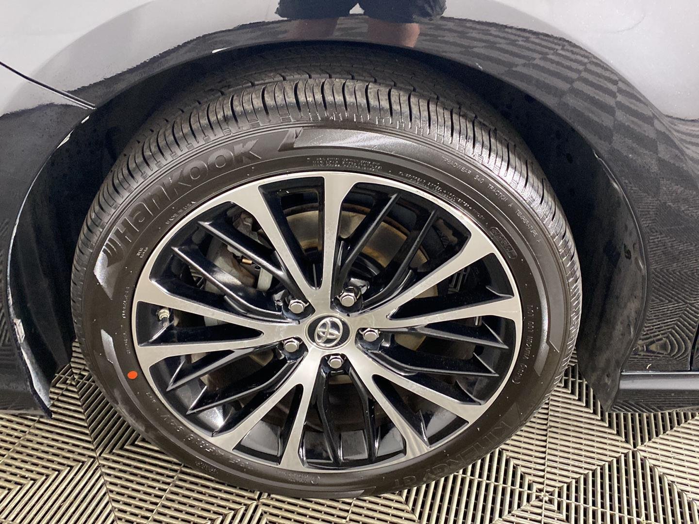 Used 2018 Midnight Black Metallic Toyota SE image 10