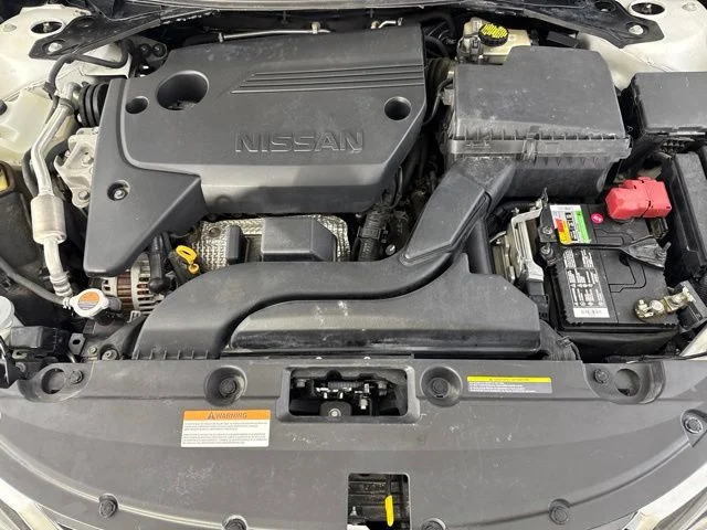 Used 2016 White Nissan 2.5 SL image 17