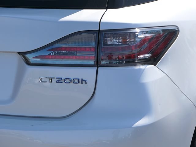 Used 2015  Lexus Hybrid image 4