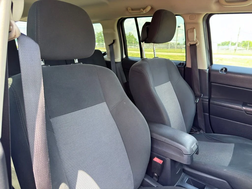 Used 2015 White Jeep Sport image 32