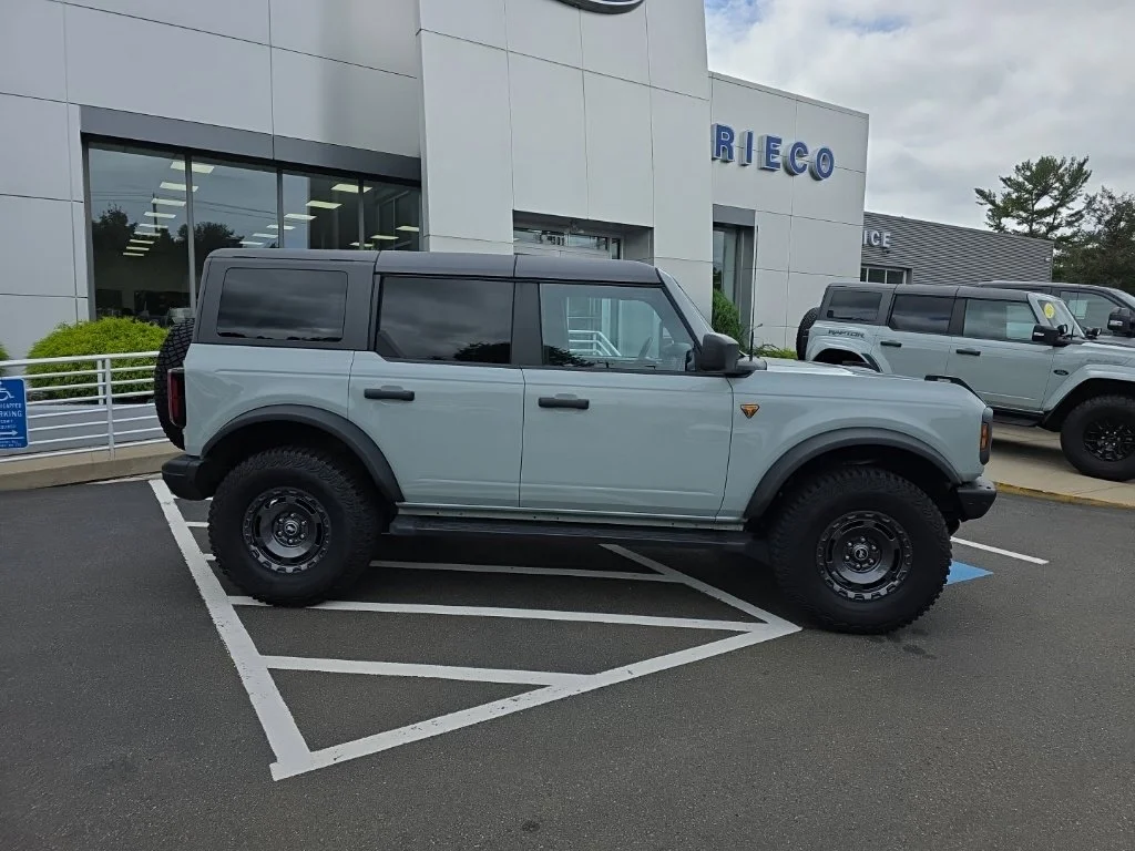 Used 2024 Green Ford Badlands image 2