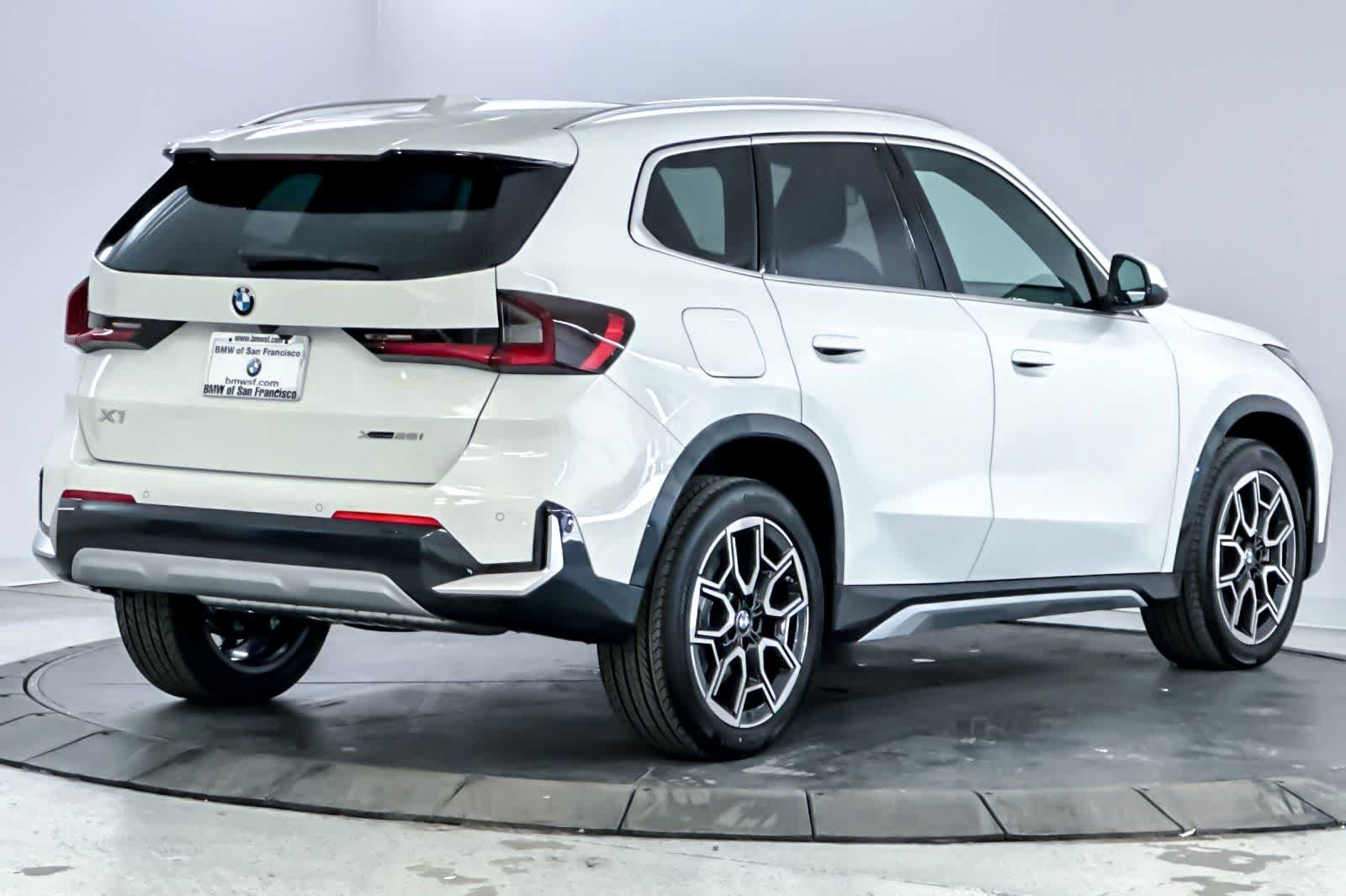 Used 2026 Alpine White BMW xDrive28i image 2