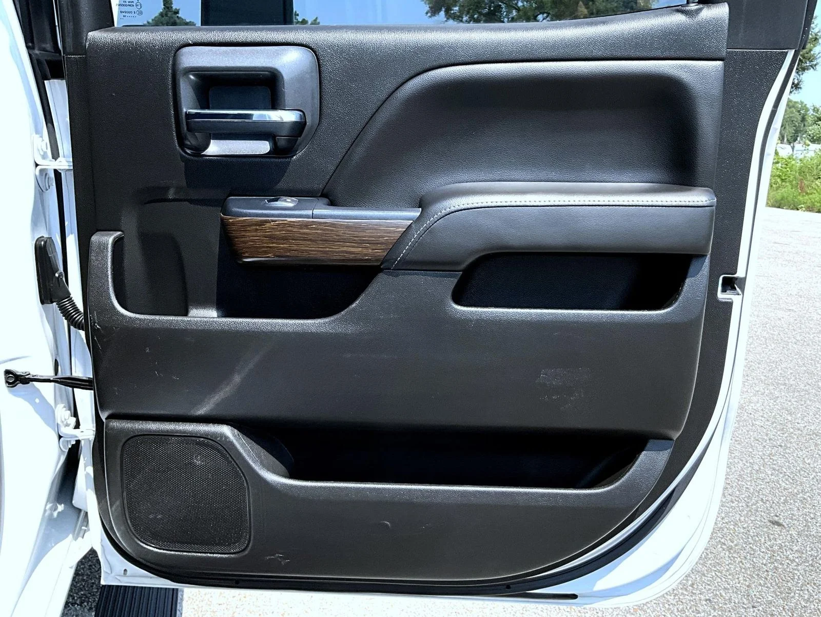 Used 2018 White GMC Denali image 21
