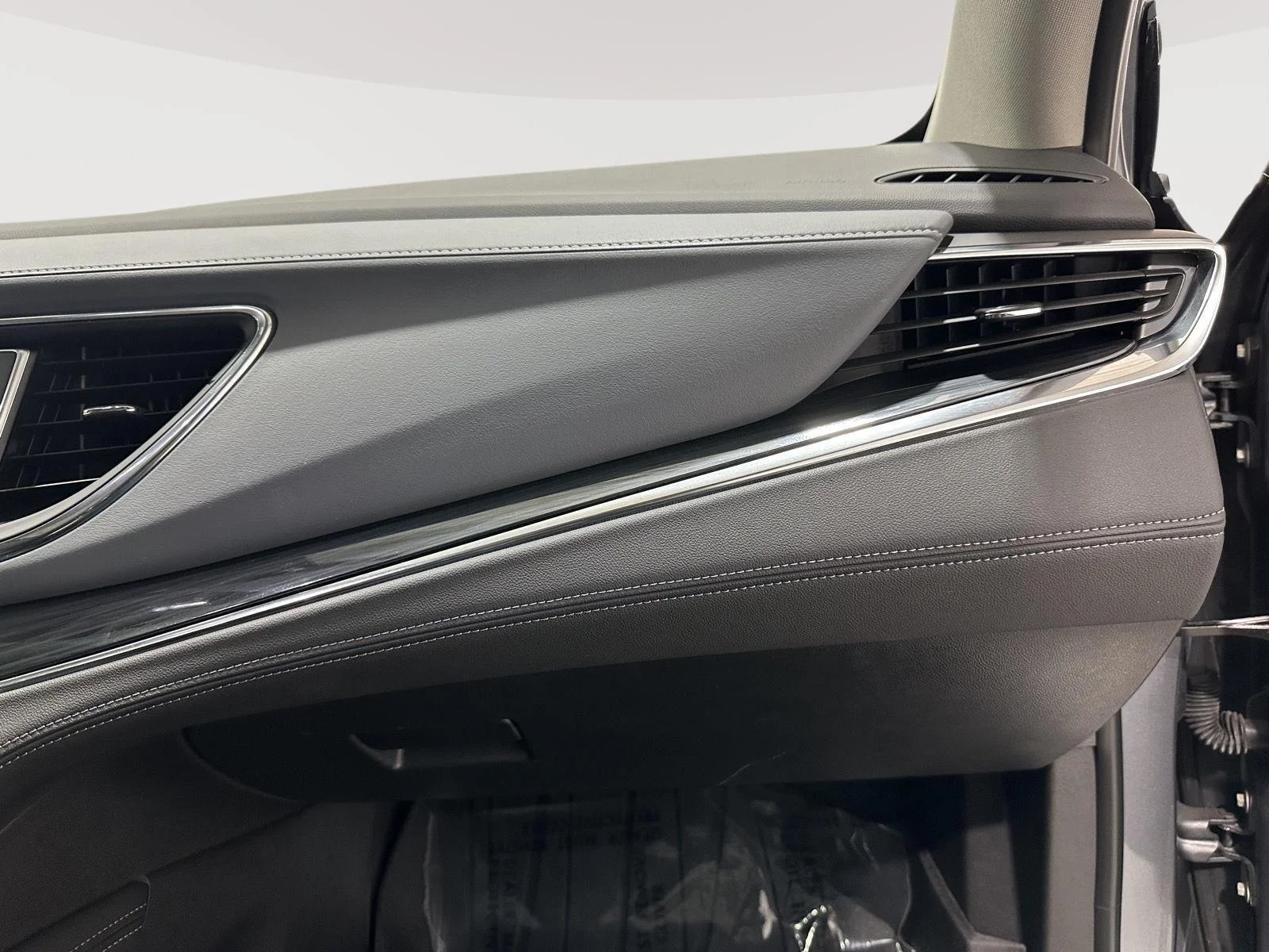 Used 2021 Includes Pitch Dark Night lower exterior accent color.) Buick Premium image 28
