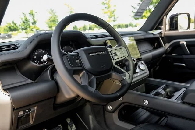 New 2026 Borasco Grey Land Rover X-Dynamic SE image 2