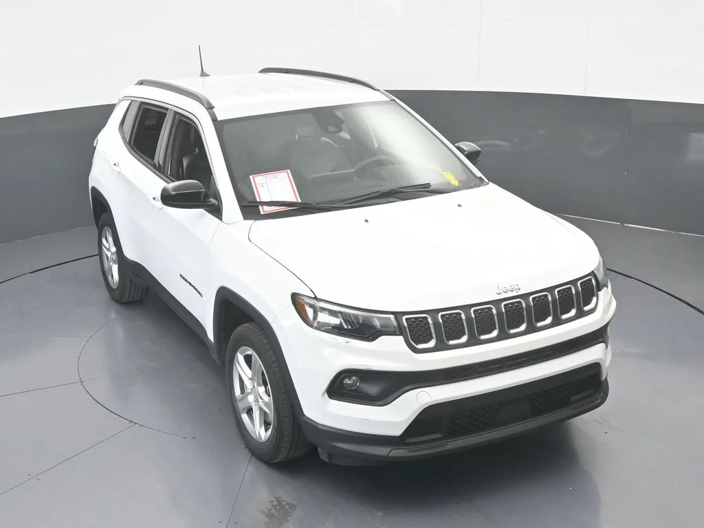 Used 2023 Bright White Clearcoat Jeep Latitude image 17