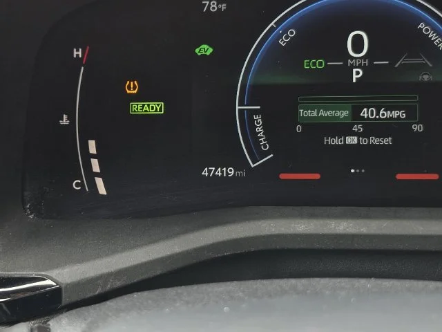 Used 2025 Ice Toyota LE image 22
