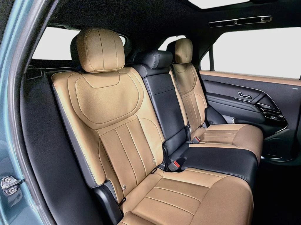Certified Used 2025 Green Land Rover Dynamic SE image 29