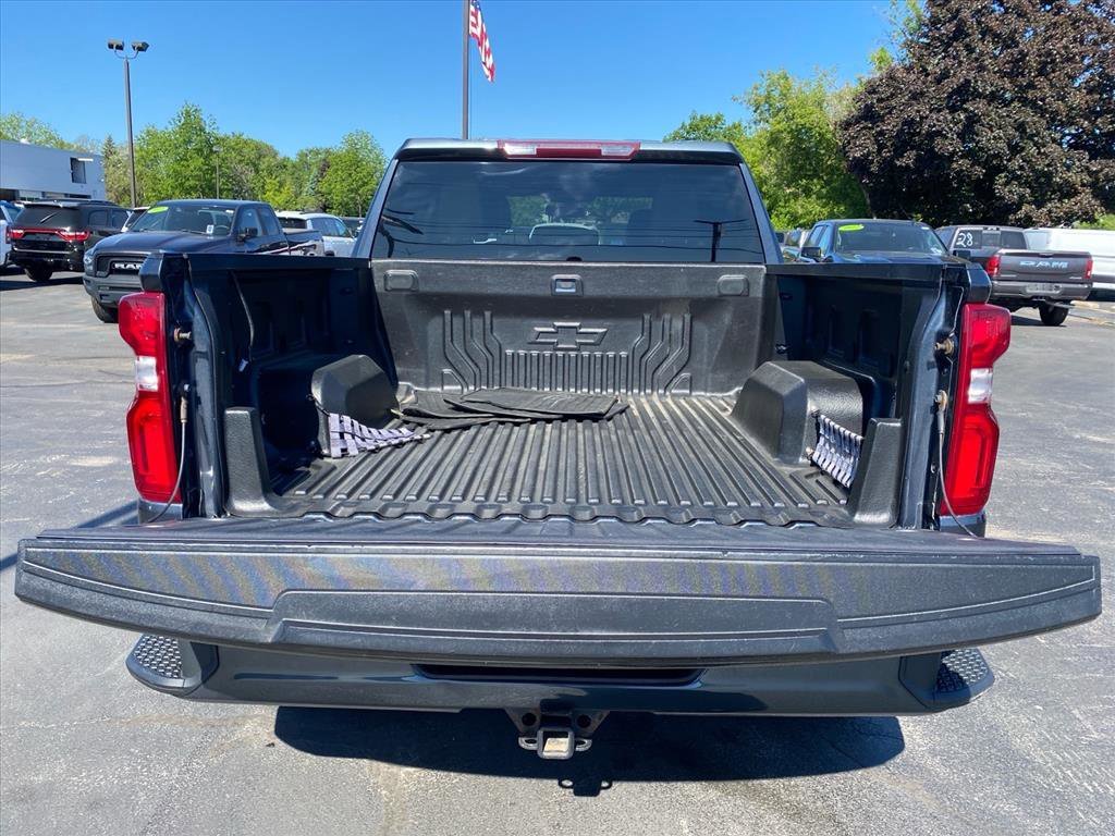 Used 2022 Shadow Gray Metallic Chevrolet Custom image 21