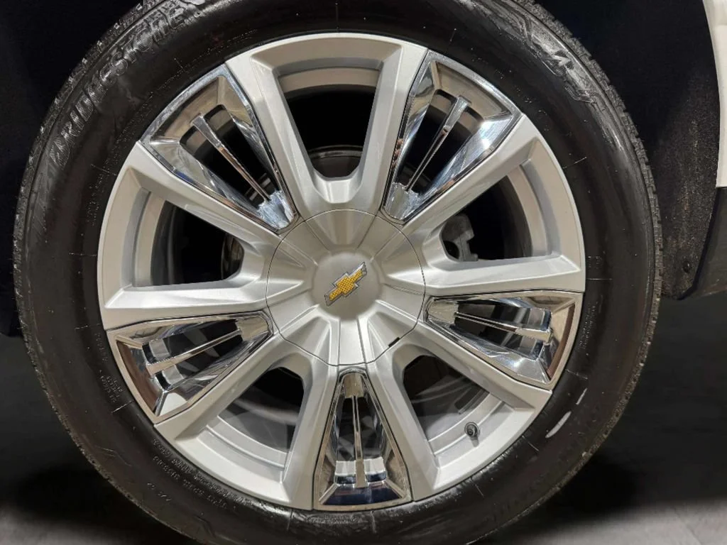Used 2024 Summit White Chevrolet High Country image 34